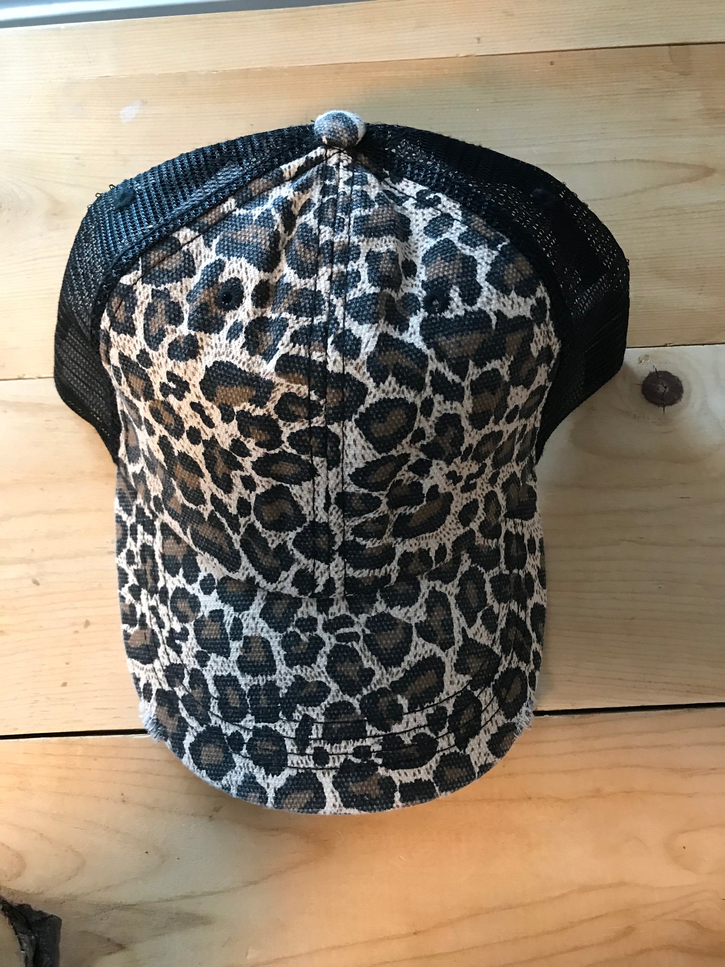 Leapord black ponytail hat