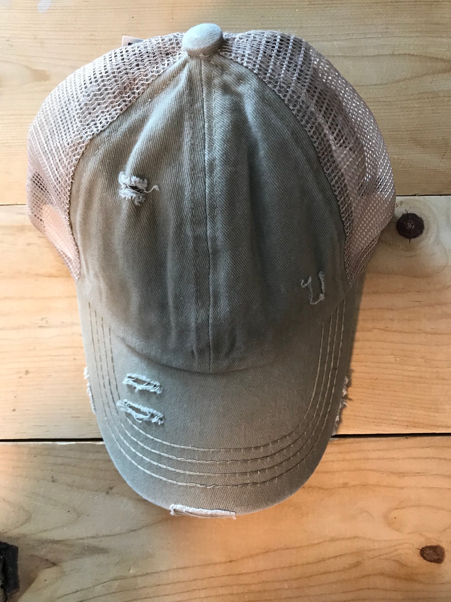 Beige criss cross hat