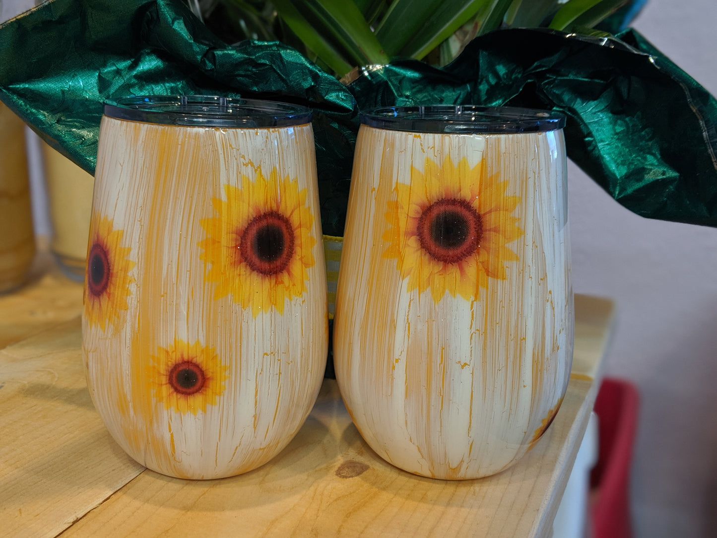 Sunflower wine tumbler with lid